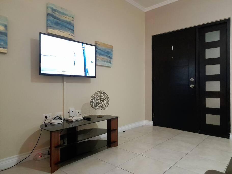 Choose To Be Happy At Brompton Estates - One And Two Bedroom With Pool Kingston Exterior photo